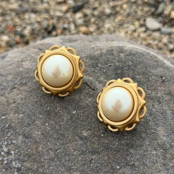 Vintage YSL Yves Saint Laurent Gold Pearl Earrings - Picture 6 of 17
